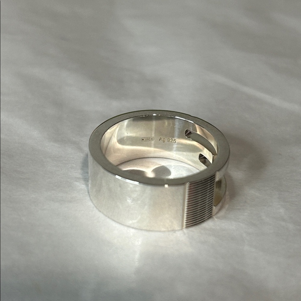 Gucci silver ring size 6 brand new with box, & dust bag - Picture 4 of 6